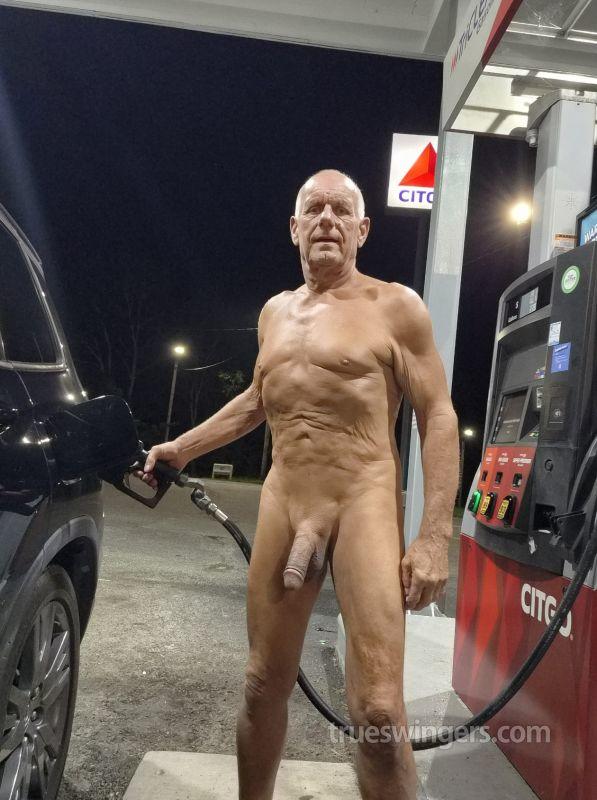 Luv2bnudeftl swinger picture