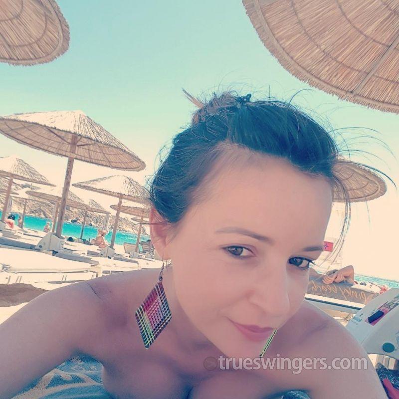 AnaAlicia swinger picture